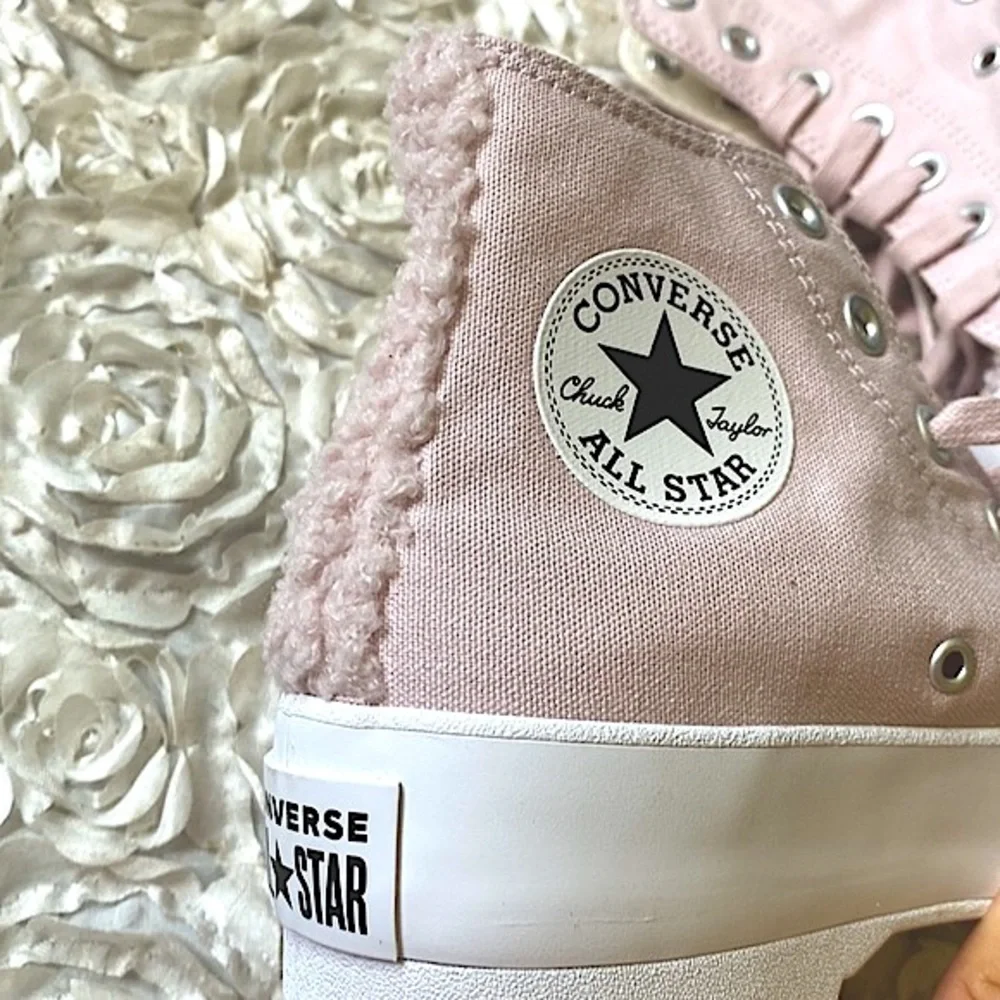 . New Converse size 7 high top fuzzy sneakers - Picture 2 of 6